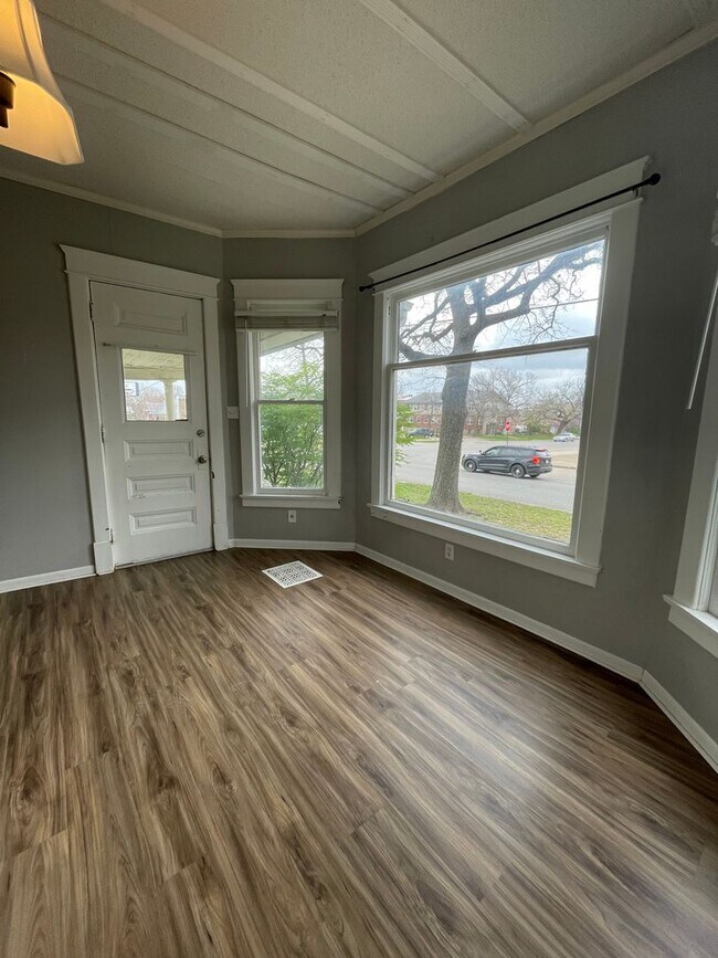 Building Photo - 901 Merchant St