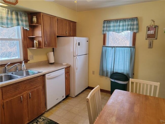 Building Photo - 302 South Dr