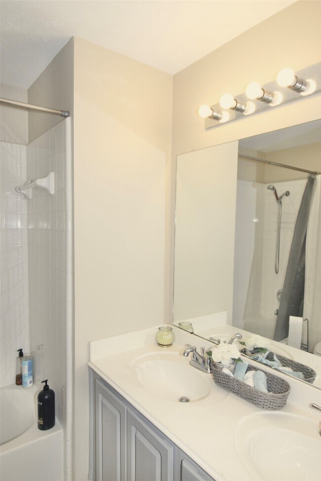 Building Photo - 1107 Woodley Bend