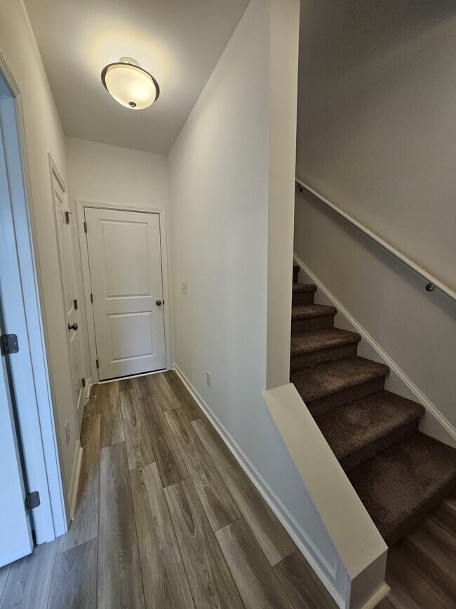 Building Photo - 128 Rosebush Ln