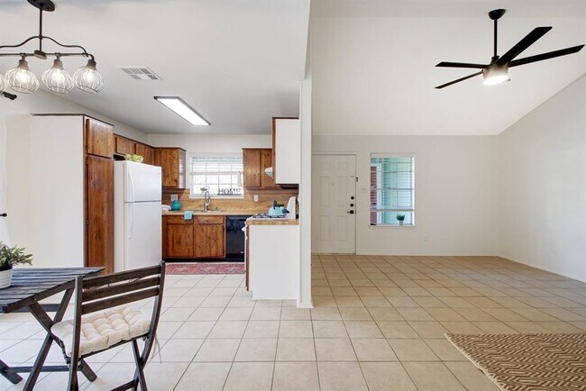 Building Photo - 1813 Gracy Farms Ln