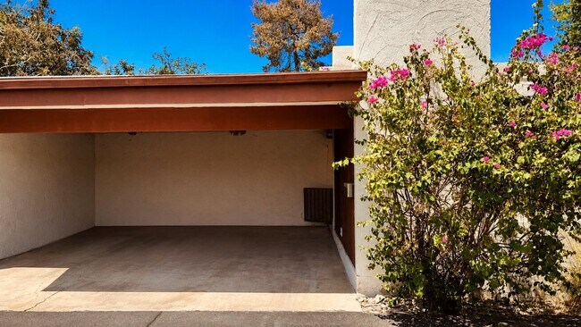 Building Photo - 322 E Huntington Dr