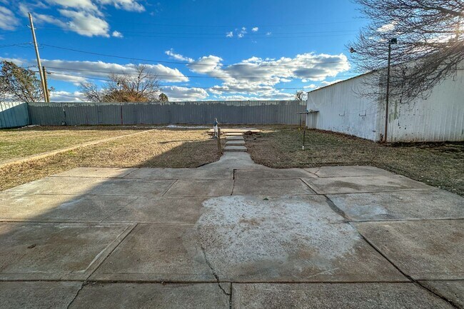 Building Photo - Beautiful 3 Bed 2 Bath in the Heart of OKC!
