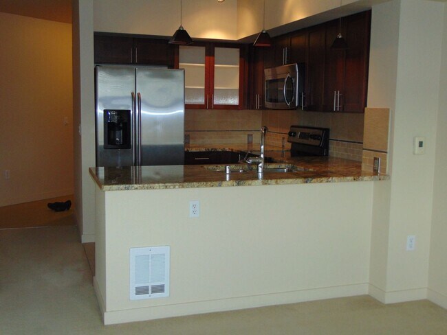 Building Photo - Luxurious and Spacious Ballard 1 Bedroom C...