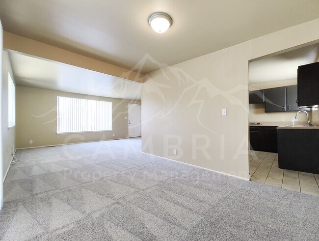 Building Photo - 1637 Paradise Ln