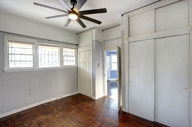 Building Photo - 4 Bedroom house---walk to Forsyth in 15 minutes