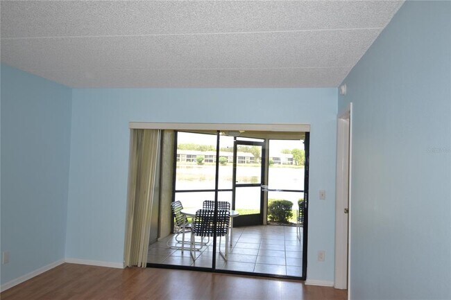 Building Photo - 209 Woodlake Wynde