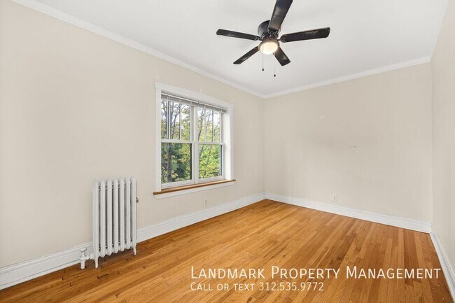 Building Photo - 824 W Wrightwood Ave