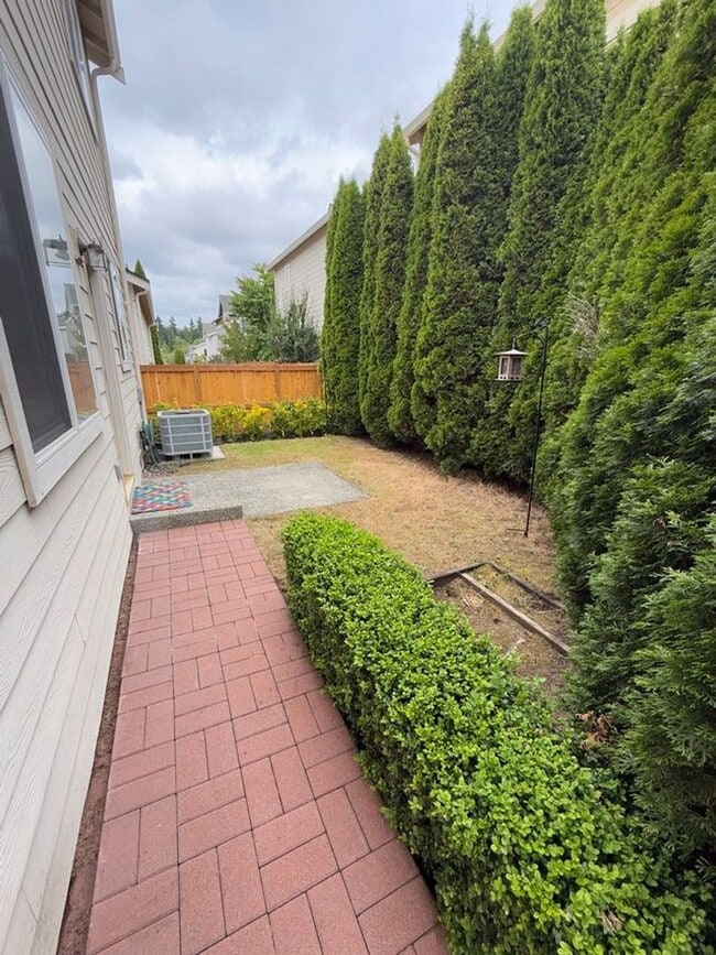 Building Photo - Darling Bellevue Home!