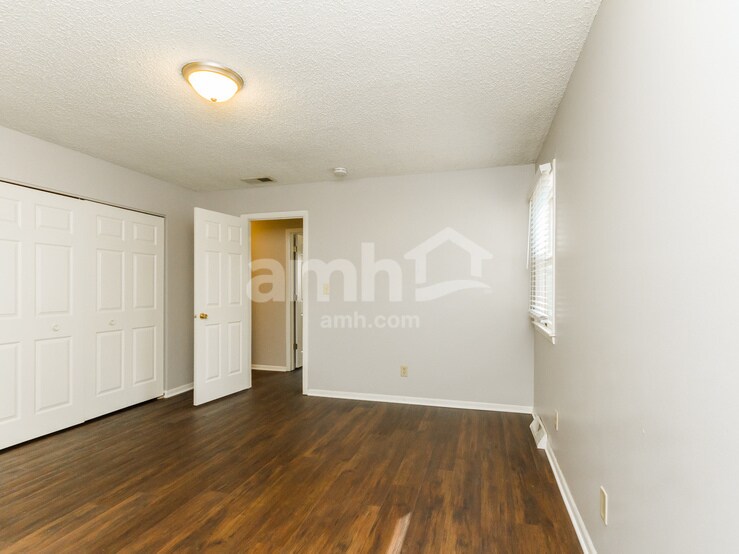 Building Photo - 380 Comet Dr