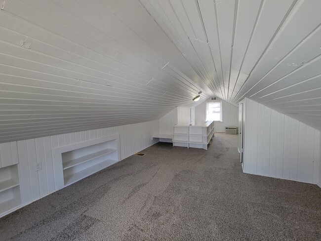 Building Photo - 3 Bed 2 Bath House