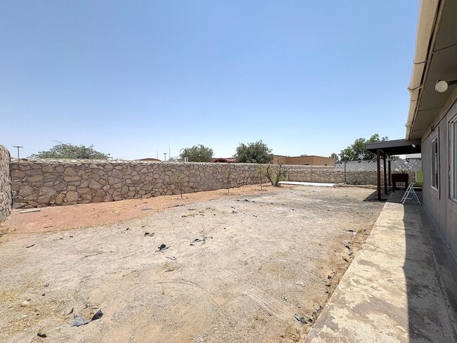Building Photo - Northeast El Paso 4 Bed Refrig A/C