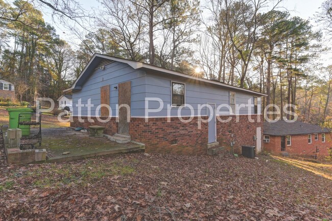 Building Photo - Barony Home