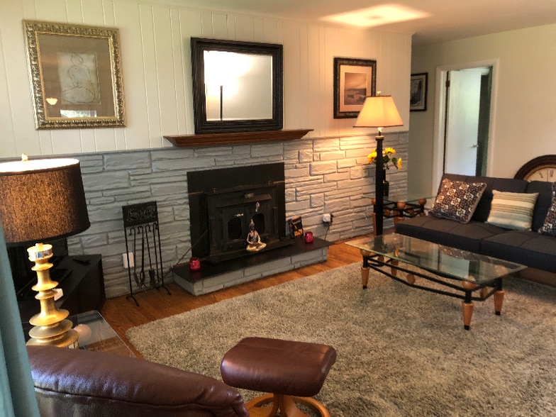 Building Photo - 18 Forestdale Dr