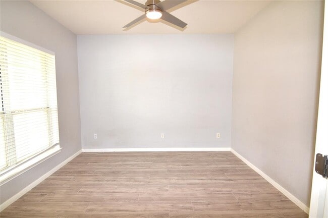 Building Photo - 916 Brighton Pl