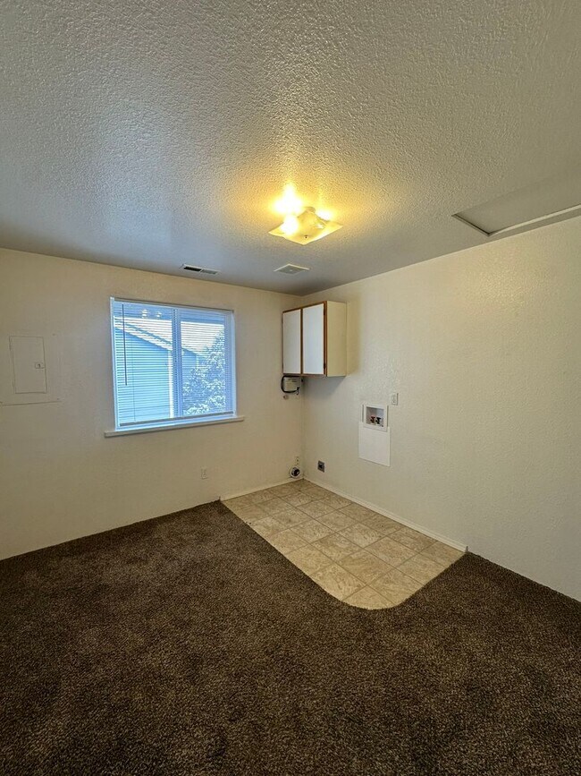 Building Photo - 1409 Maple St