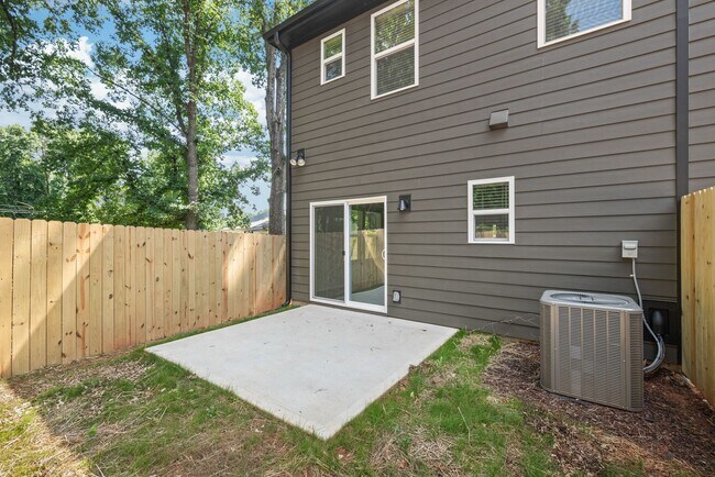 Building Photo - Stunning New Construction Townhome