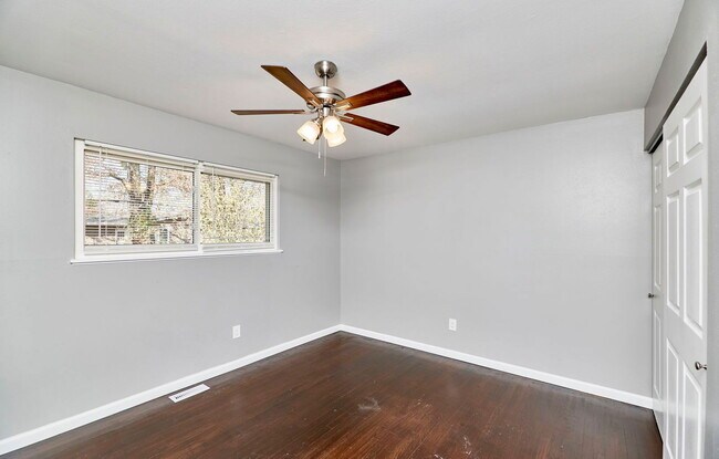 Building Photo - 2365 N Pointe Ln