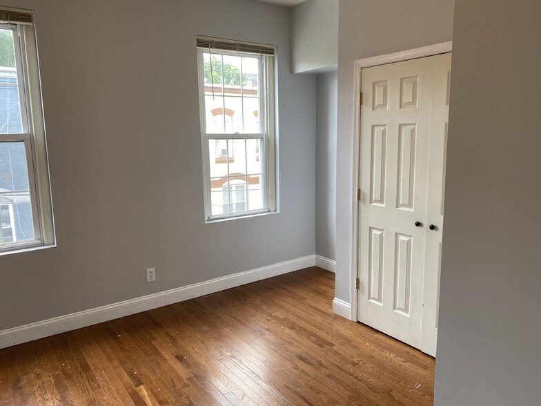 Building Photo - 1625 edgley st