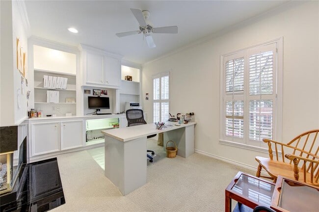 Building Photo - 2310 Briarglen Dr
