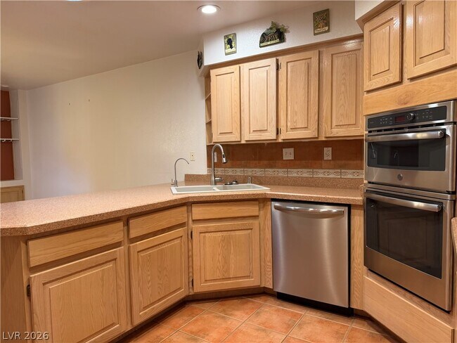 Building Photo - 5320 Fieldstone