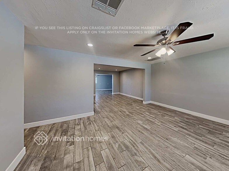 Building Photo - 1016 S Siesta Ln