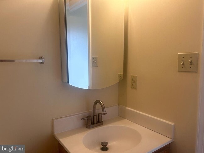 Building Photo - 313 Barrington Ln