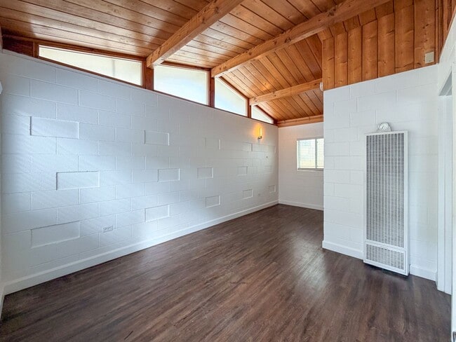 Building Photo - 313-317 Highland Dr.