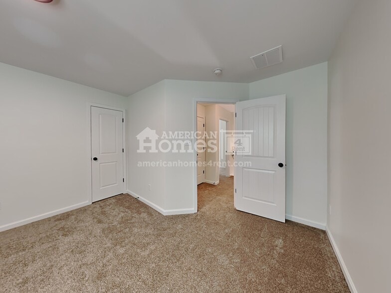 Building Photo - 5102 Laurel Springs Dr
