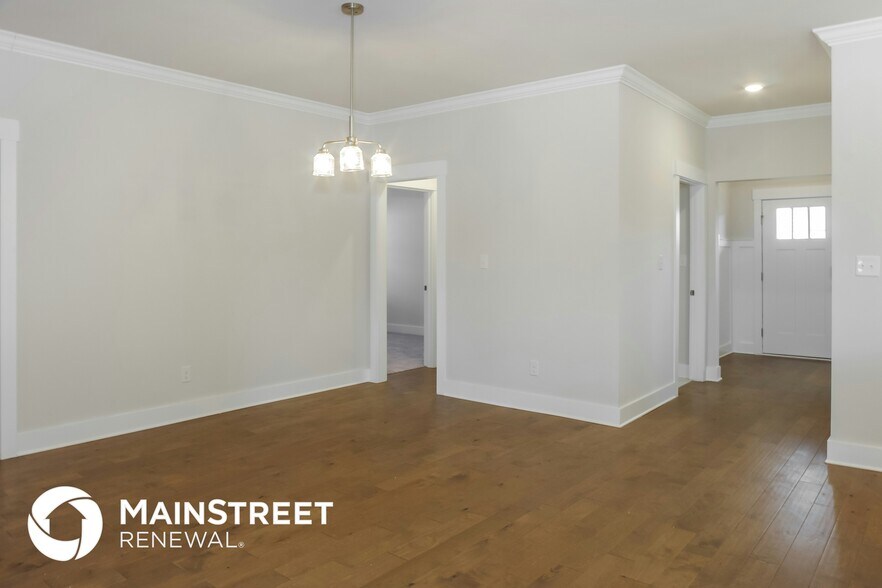 Building Photo - 14705 Greenleaf Dr