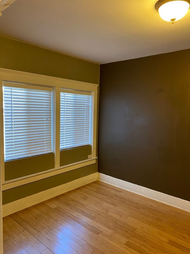 Building Photo - 522-524 W Culver ST