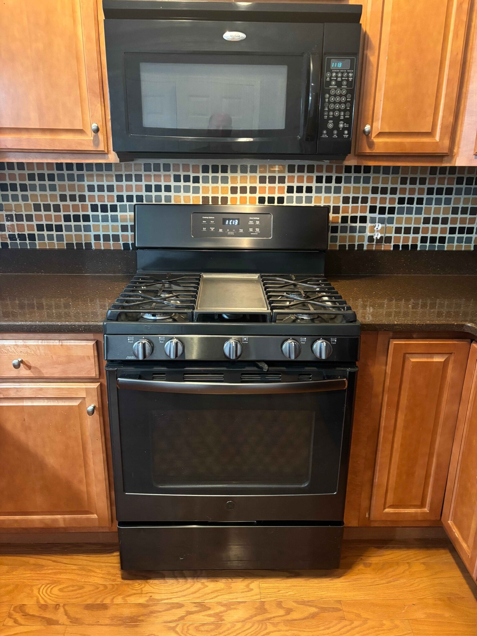 Range - 300 W Elm St