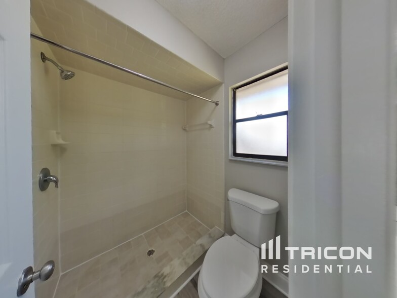 Building Photo - 2608 Bottomridge Dr