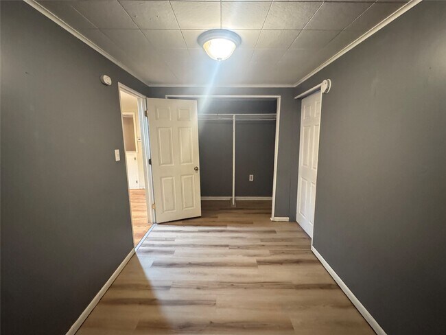 Building Photo - 9 Second St