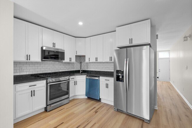Primary Photo - 2532 E Fayette St