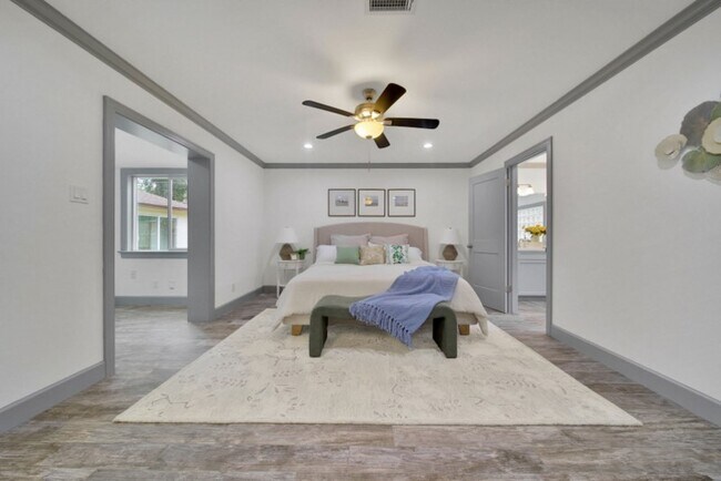 Building Photo - 10042 Briar Forest Dr