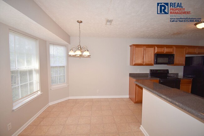 Building Photo - Adorable 3 bd house in the heart of Murfreesboro! Attached Garage!