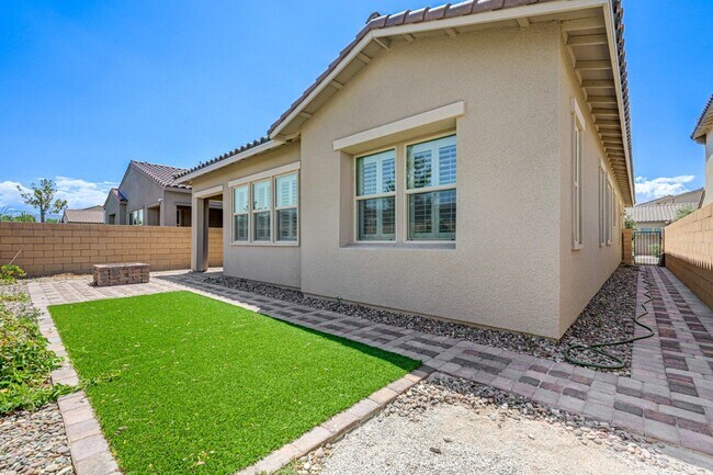 Building Photo - COMFY and NEW 3 Bedroom Home in Skye Canyon!