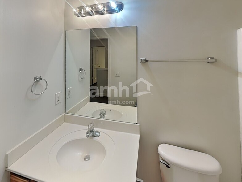 Building Photo - 7024 Legacy Dr