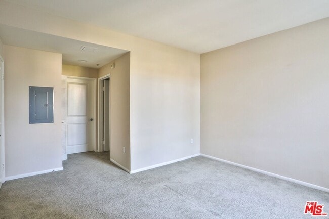 Building Photo - 6400 Crescent Park E