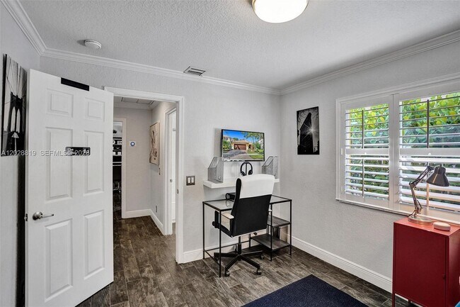 Building Photo - 1479 Sunset Way