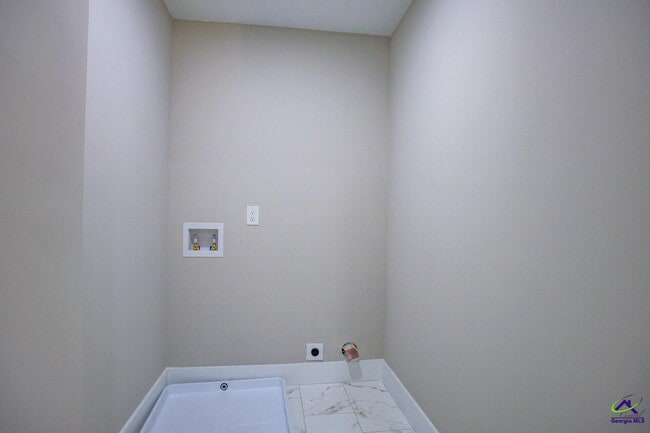 Building Photo - 523 E Chappell St