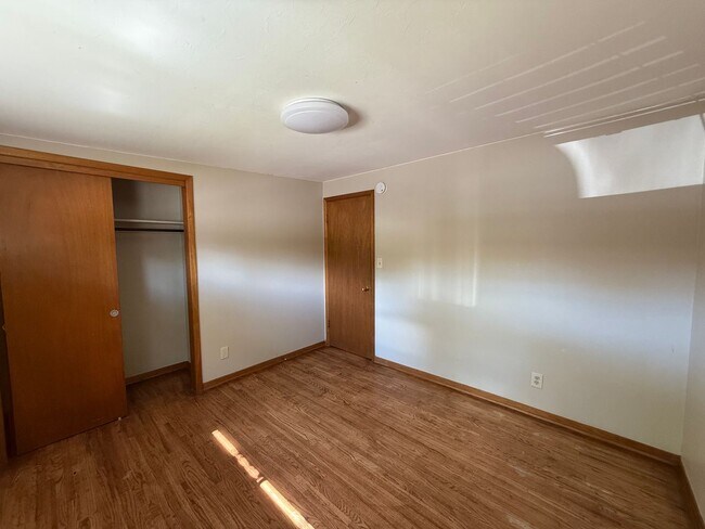 Building Photo - Charming 4-Bedroom Ranch Near Downtown Littleton!!