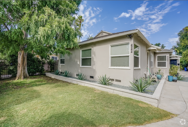 Building Photo - 4246 Tujunga Ave