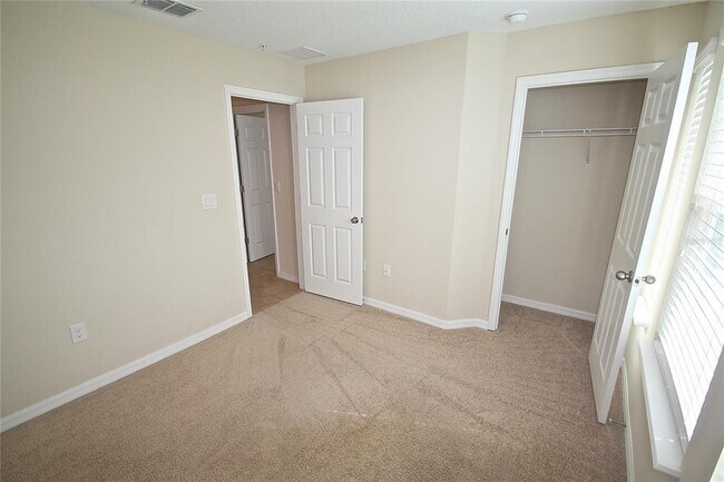 Building Photo - 1302 Mill Pond Ln