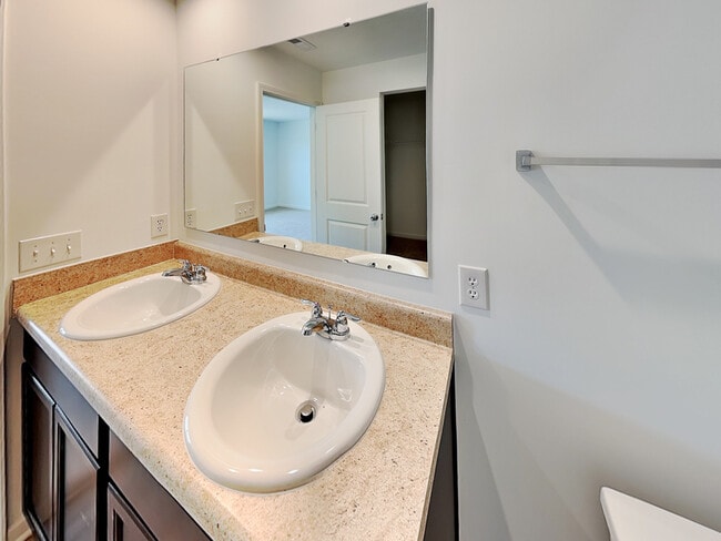 Building Photo - 2056 White Oak Ln