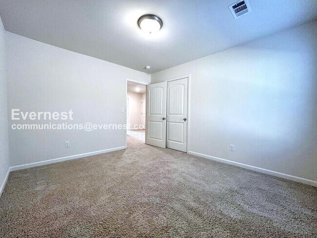 Building Photo - 176 Woodhouse Cir