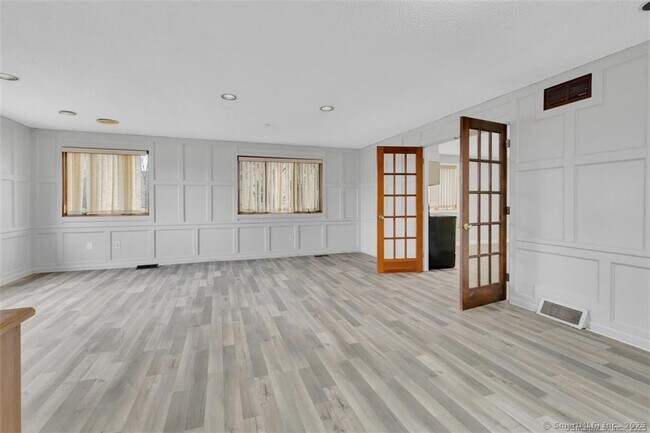 Building Photo - 571 Wolcott St