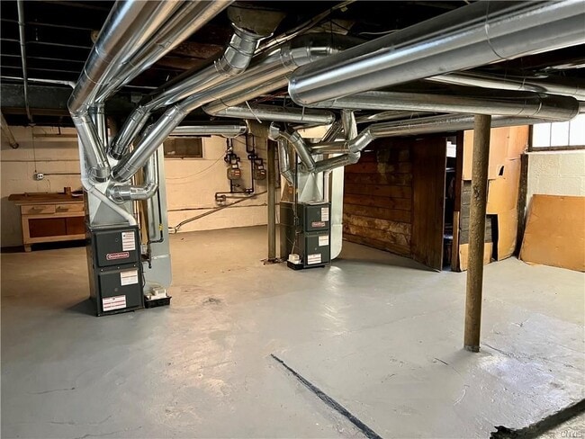 Building Photo - 2022 James St
