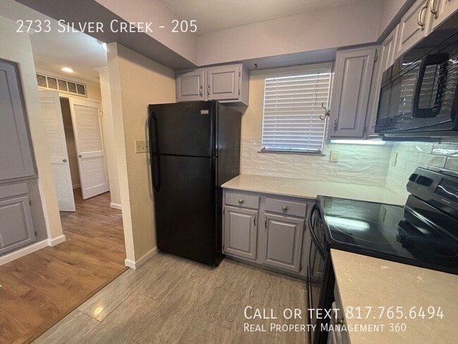 Building Photo - 2733 Silver Creek Dr